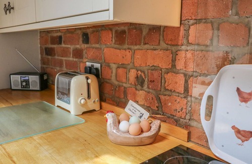 Bispham Green Cottage | BARN OWL COTTAGE AT CROOK HALL FARM, family friendly in Bispham Green