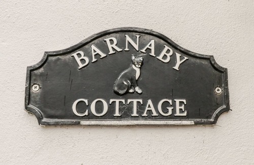 Hutton Rudby Cottage | BARNABY COTTAGE, pet friendly, with a garden in Hutton Rudby