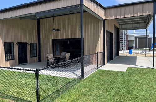 Port O Connor Cabin | Barndo blocks from boat launch, pier, beach and restaurants. Pet friendly
