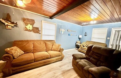 Negreet House | Barnhouse on the Bend! Cozy Camp Seconds from Cypress Bend Golf & Resort!