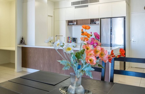 Bulimba Apartment | Barramul on the Park Sleeps 6 Guests