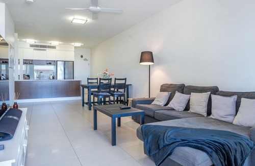 Bulimba Apartment | Barramul on the Park Sleeps 6 Guests