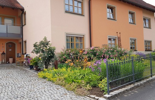 Viereth-Trunstadt Apartment | Barrierefreie FeWo (80qm) für 4 Personen mit liebevoller Einrichtung