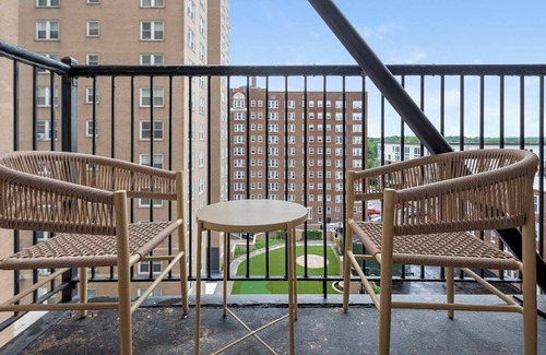 Central West End Apartment | Barsala l Chic 2BD Retreat Near Forest Park, Located in the Central West End