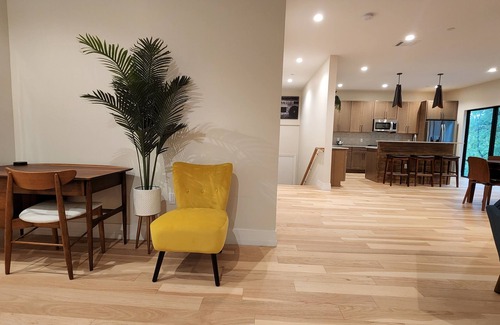 Barton Heights Apartment | Barton Springs Hideaway. On the Park at Barton Springs Pool, mins to Downtown