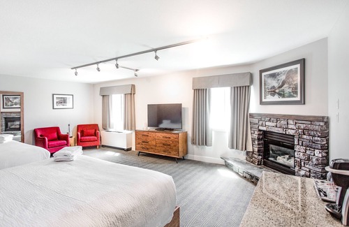 Canmore Hotel | Basecamp Lodge I Deluxe Double Queen Room