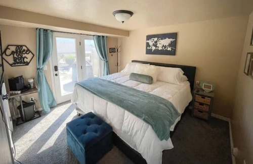 Riverdale House | Basement Cozy 1B w Family Room - Private entrance