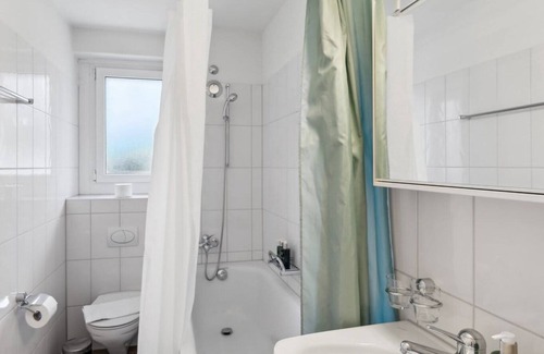 Center Apartment | Basic 3BR Stay with Balcony Near Zürich HB