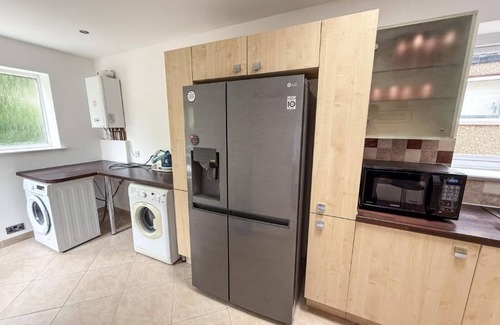 Farnborough and Crofton Apartment | Bassetts House - Mins to Central London