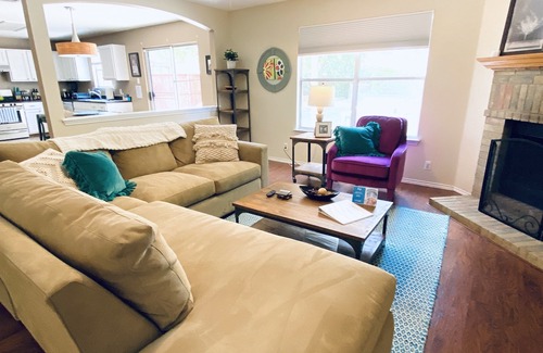 Bastrop House | Bastrop Gem Near ATX COTA Tesla, Long Stays Welcome!