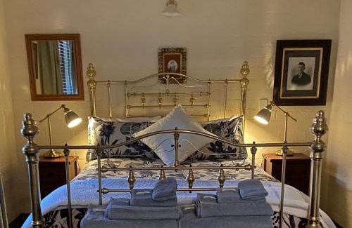 Upper Wakefield Bed & Breakfast | Battunga Cottages