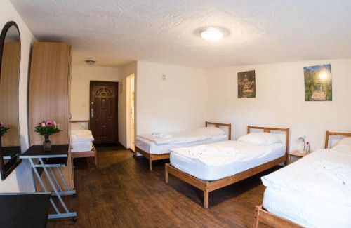 Weilerbach House | Bauer Schmidt Weilerbach Bauer`s Budget-Hotel