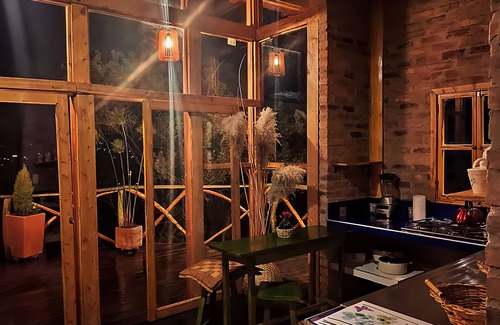 San Francisco Cabin | Baumhaus Vista/Cabaña rústica con jacuzzi privado