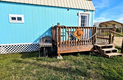 Palacios House | Bay Area Barndominium - Community boat ramp!