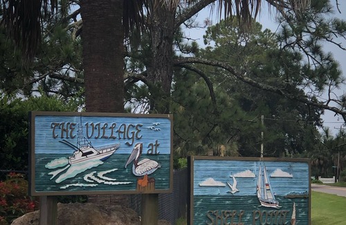 Crawfordville House | Bay, Beach, Pool, Fishing, Golf Cart!