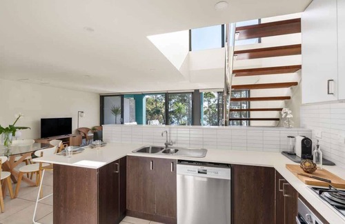 Huskisson Apartment | Bay Breeze Summary: M