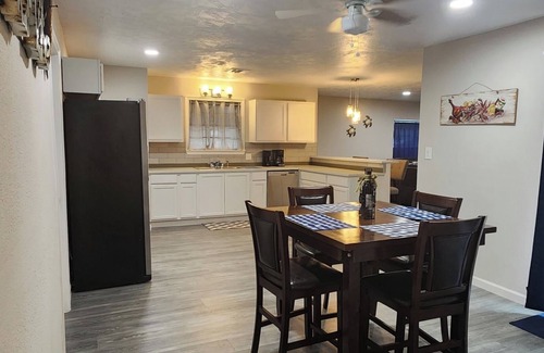 Orange House | Bay House 4 bedroom 3 full bathnn