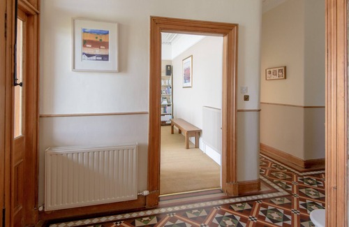 North Berwick Apartment | Bay House is located meters from North Berwick’s main beach, in the bustling seaside town.