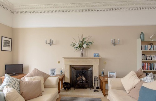 North Berwick Apartment | Bay House is located meters from North Berwick’s main beach, in the bustling seaside town.