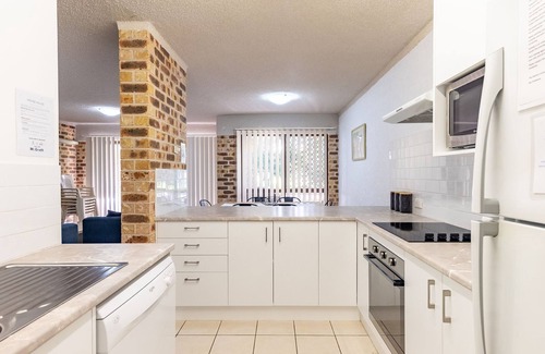 Nelson Bay Apartment | Bay Parklands, 23/2 Gowrie Avenue - Little Beach, air con, Pool & tennis court