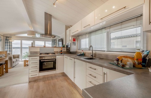 Hamworthy House | Bay View 2 Bed Lodge with Sea Views Poole Harbour Sleeps 4