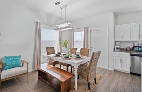 Port Isabel Villa | Bay view 3BR gated villa w/community amenities