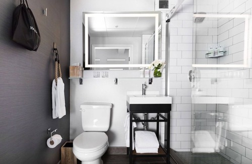 South Beach Hotel | Bay View Room w/Living Area | Stay Close to Downtown