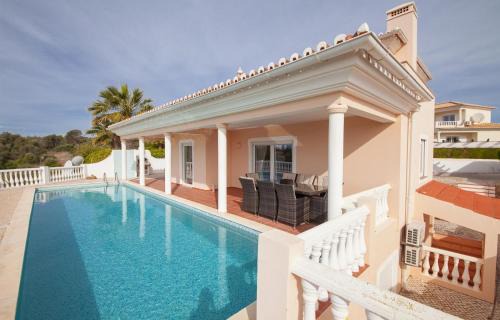 Alfarrobeira Villa | Bay View Villa in Vale da Lama