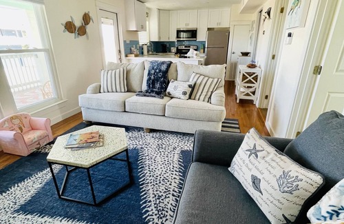 Crash Boat Basin Cottage | Bay views Cottage w/private suite, 4 min from beach and Moody Gardens