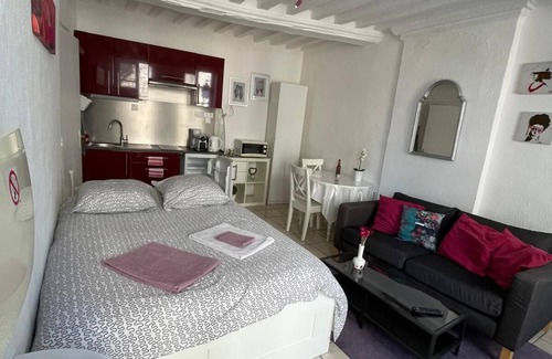 Bayeux Apartment | Bayeux Cathedral View Studio