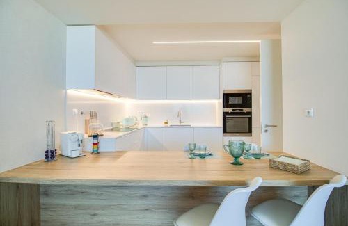 Armacao de Pera Apartment | Bayline Cond - Sea View - SPA - Pool - GYM - Truta BY BEDZY