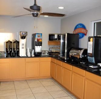 Howell Hotel | Baymont by Wyndham Howell/Brighton