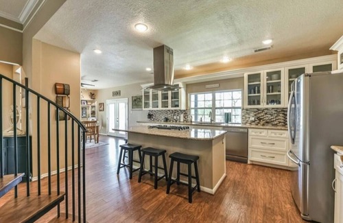Shoreacres House | Bayou front home near Kemah Boardwalk/Sylvan Beach/Johnson Space Center