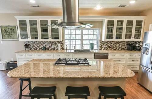 Shoreacres House | Bayou front home near Kemah Boardwalk/Sylvan Beach/Johnson Space Center