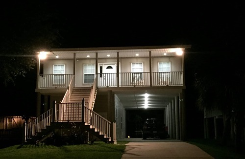 Barataria House | Bayou Life Lodging, Charter Fishing, Ecotourism. Only 25 miles to French Quarter