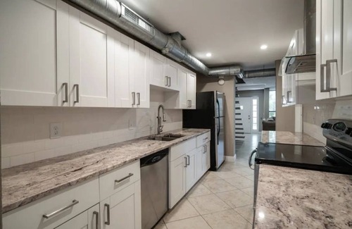 SoHo House | Bayshore Gardens Renovated Townhouse, walk to SOHO