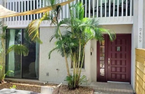 SoHo House | Bayshore Gardens Renovated Townhouse, walk to SOHO