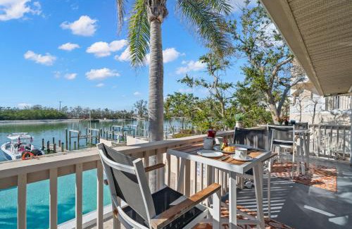 Siesta Key House | Bayside Escape-Condo w Dock Pool and Near Beach