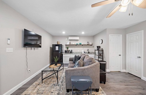 Baytown Apartment | Baytown Private Studio Apartment covered patio Sleeps 4 by the bay, skate park,