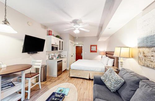 Baytowne Wharf Hotel | Baytowne Wharf - Pilot House #323