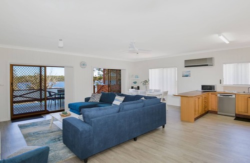 Erowal Bay House | Bayview - Absolute Waterfront with Jetty - 5 Mins to Hyams Beach