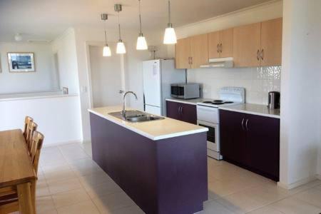 Kingscote Apartment | Bayview Beach House Apartment No 1