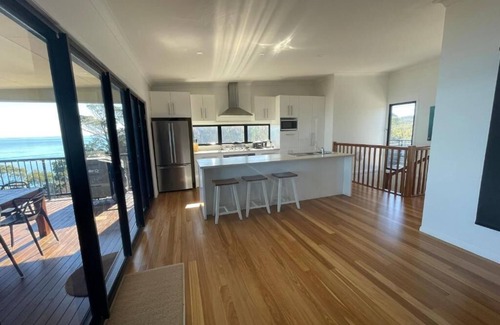 Brisbane Waterfront House | Bayview Breeze Moreton island