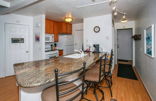 Boulder Bay Condo | Bayview - Lakefront Complex, Walk to Lake, Heated Pool