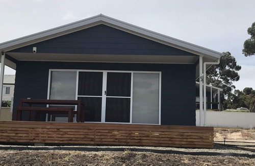 Kingscote House | Baywatch Kingscote - Beachfront get-away