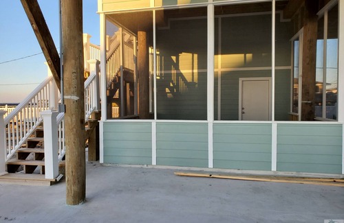Grand Isle Condo | Baywinds Condo 8: Spacious 3BR waterfront retreat in Grand Isle, LA with boat access.