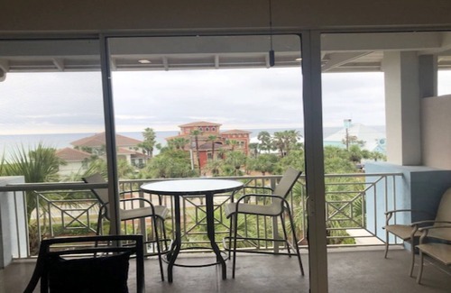 Gulf Place Condo | Bch Views/Sunsets on the Gulf of America - 409 top floor Short walk to Bch/Din
