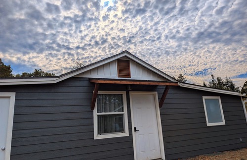 Grants Pass House | BE OUR GUEST!! Charming 1-bedroom house in beautiful Grants Pass