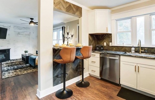 Belmont Historic District House | Be Our Guest in Belmont - 12 Min to CLT