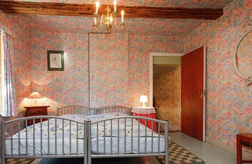 Tenneville House | Holiday Home in Lavacherie with Terrace